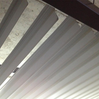 Fazer isolamento sonoro um revestimento do pó do teto 21x3000mm do metal do alumínio da tela